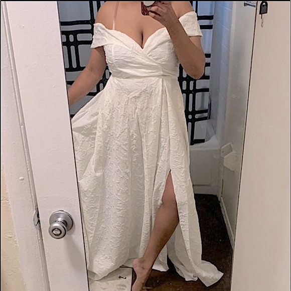 White Gorgeous Tea-Length Bridal dress - Picture 4 of 9